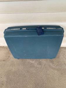 lot 7953 image: Vintage Samsonite Saturn Suitcase Location Spare