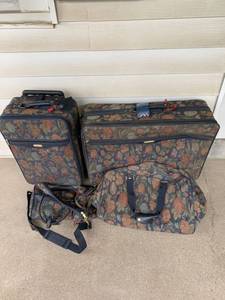 lot 7955 image: Five Piece Set of Jaguar Luggage Location Spare