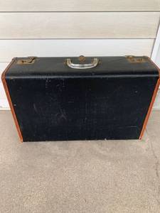 lot 7956 image: Awesome Leather Suitcase With Lucite Handle U.S. Trunk Co. Location Spare