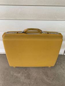lot 7959 image: Nice Little Yellow Vintage Samsonite Montbello II Suitcase Location Spare