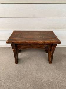 lot 7961 image: Rustic Wooden Step Stool Location Kitchen