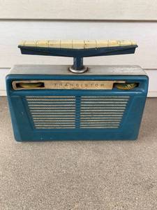 lot 7962 image: Vintage Arvin Transistor Radio Model 8584 Location Spare