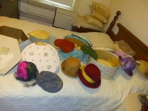 lot 8577 image: Lot Of Various Vintage Womens Hats
