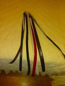 lot 8580 image: Lot Of Vintage Ladies Skinny Belts