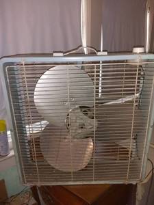 lot 8590 image: Vintage Box Fan Tested And Working