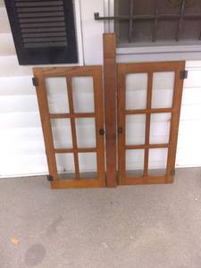 lot 8596 image: Vintage 6 Payne Cabinet Doors With Joining Slat In Excellent Condition up