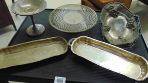 lot 10002 image: Silver plated items - pie stand - serving boats and more