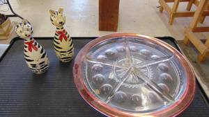 lot 10015 image: glass veggie tray - 2 Zebra nesting dolls