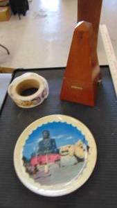 lot 10022 image: Seth Thomas metronome - goose stickers - Plate from China