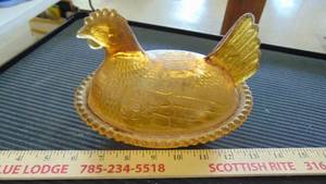 lot 10027 image: Glass chicken candy dish