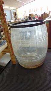 lot 10028 image: 10 glass barrel vase