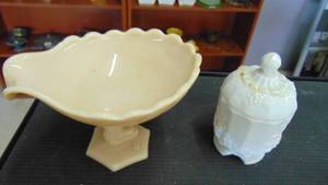 lot 10047 image: milk glass trinket box wlid - beige glass candy dish