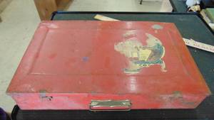 lot 10119 image: Metal box with erector set