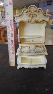 lot 10127 image: jewelry chest holder
