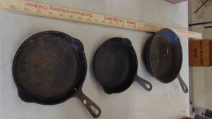 lot 10137 image: 3 cast iron skillets
