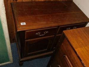 lot 10157 image: chest wflip out storage
