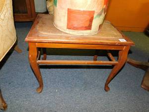 lot 10162 image: wood endtable - maple