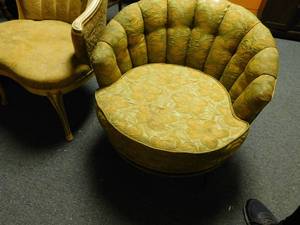lot 10165 image: half round chair in nice shape