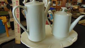 lot 10218 image: China coffee and tea pots - made in Germany