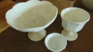 lot 10220 image: lot of milk glass - bowl fruit bowl cup