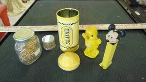 lot 10254 image: Mickey Mouse pez - old chick toy - gold clips