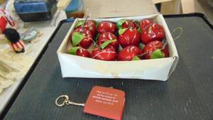 lot 10264 image: apple ornaments - keychain coin purse