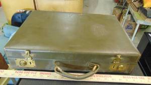 lot 10280 image: old briefcase