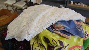 lot 10286 image: lace panel - wood shelf - K State blanket