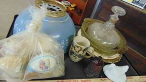 lot 10295 image: Fenton - globes - decanter - chicken