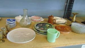 lot 10298 image: Asian art plates - glass bowls - saucers - serving plates