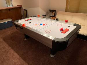 lot 1471 image: Sportcraft Air Hockey Table