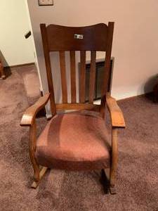 lot 1473 image: Antique Oak Rocking Chair