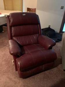 lot 1475 image: Burgundy Recliner
