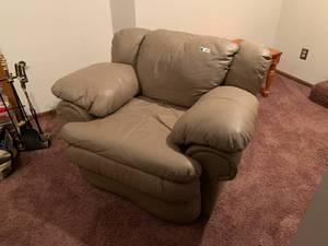 lot 1476 image: Beige Seat And A Half Chair