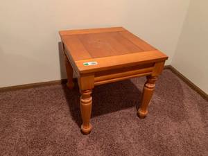 lot 1477 image: Nice Small Wood Table