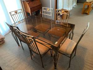 lot 1483 image: Nice Glass Top Kitchen Table W 6 Chairs