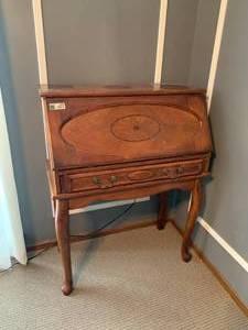 lot 1485 image: Nice Drop Front Wood Table