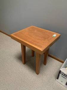lot 1488 image: Small Wood End Table