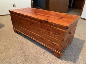 lot 1491 image: Beautiful Cedar Chest