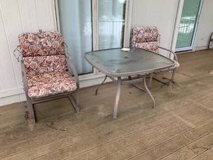lot 1493 image: 3pc Outdoor Table Set