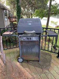 lot 1494 image: Char-Broil Grill
