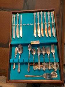 lot 1497 image: International Silver Co Silverware Set