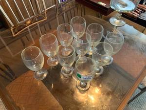 lot 1501 image: 10pc Glassware Lot