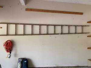 lot 1513 image: 11 Rung Antique Wood Ladder