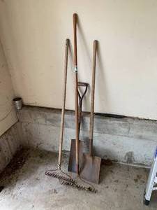 lot 1533 image: 4pc Yard Tool Lot