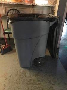 lot 1124 image: Trash Can