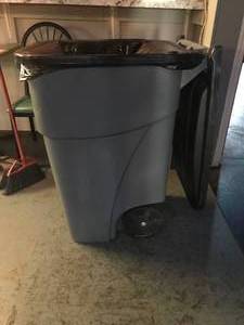 lot 1125 image: Trash Can