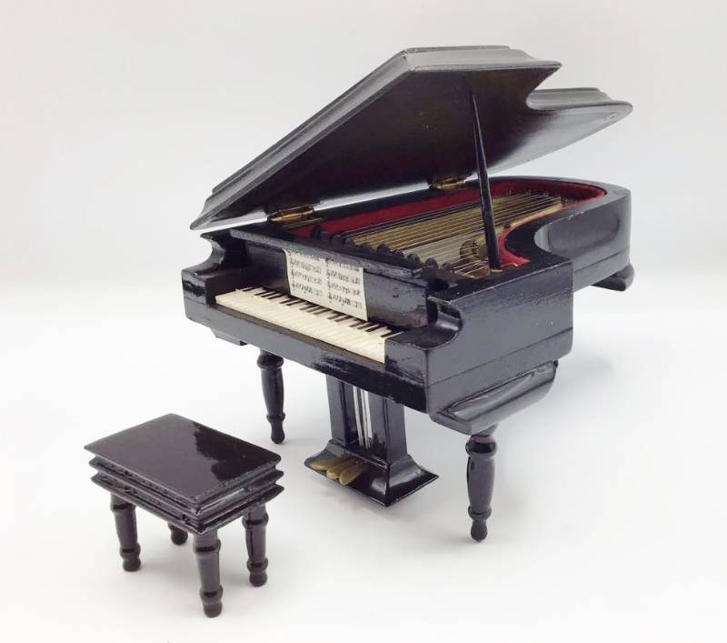lot 1016 image: Doll Sized Grand Piano