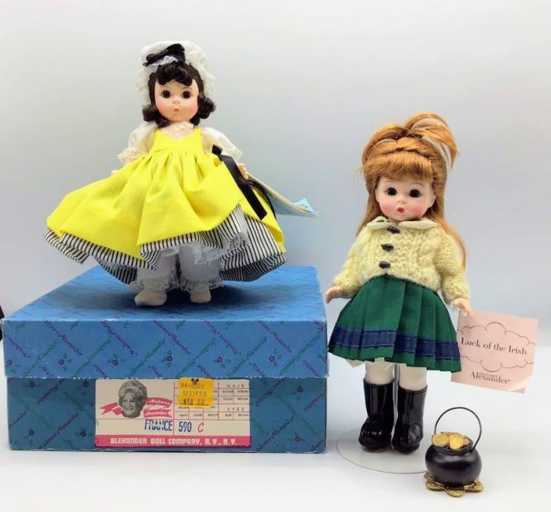 lot 1060 image: Madame Alexander Dolls France 590 (in box) and Luck of the Irish