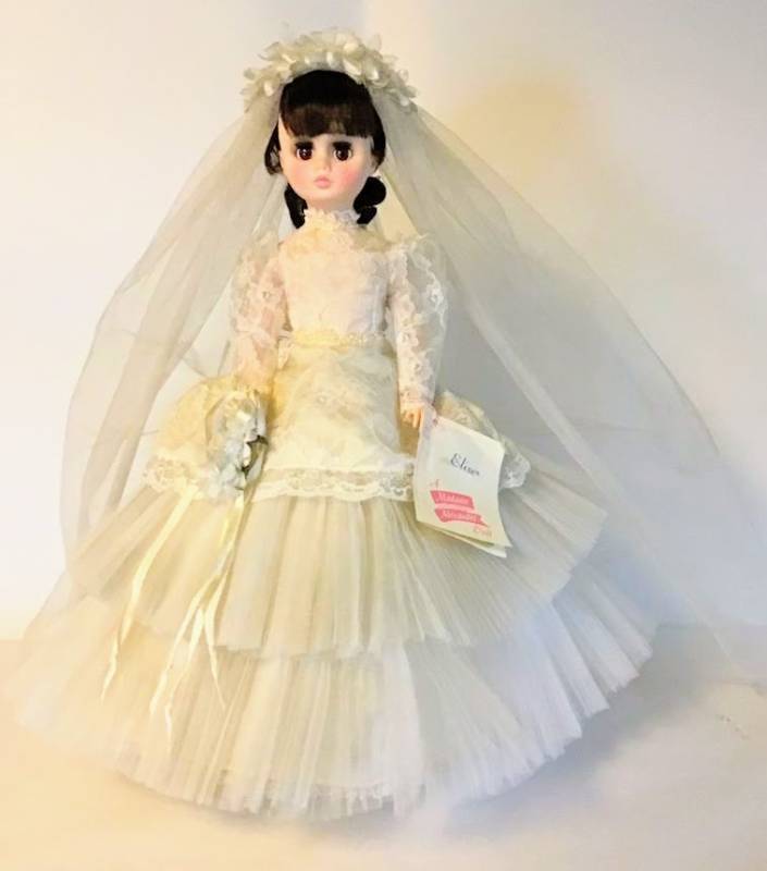 lot 1068 image: Madame Alexander Elise Bride Doll